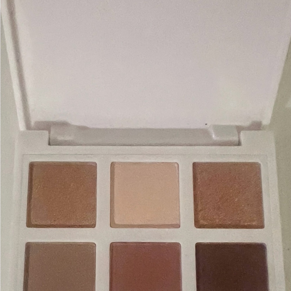 Elegant Hues Eyeshadow Palette